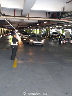 浦東機(jī)場(chǎng)迎出行高峰 啟用臨時(shí)停車(chē)場(chǎng)P5并配備免費(fèi)接駁服務(wù)